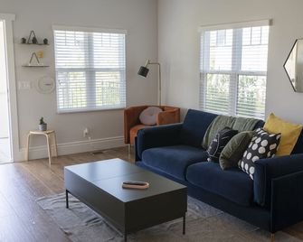 Cheerful Mid-City Gem - Los Angeles - Olohuone