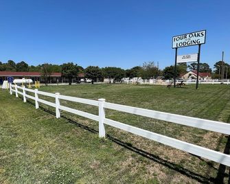 Four Oaks Lodging & Rv Resort - Smithfield - Buiten zicht