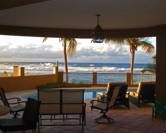 Casa Bonita - Ocean Front House - Shacks Beach - Isabela - Balcón