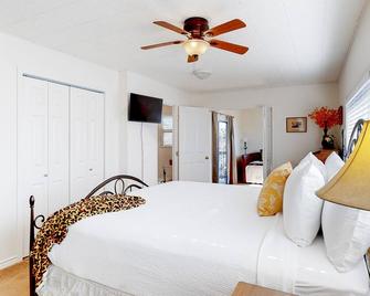 Antler Hill - Kerrville - Bedroom