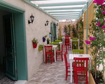 Alya Mou Butik Otel - Cesme - Patio