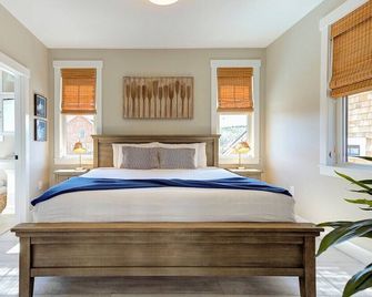 Easy Breezy Cottage Seabrook Wa! Dog Friendly W/ Hot Tub - Pacific Beach - Habitación