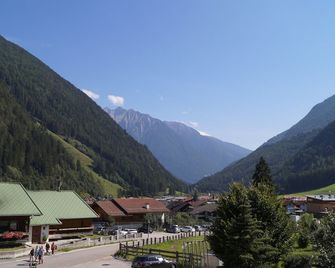 Hotel Schwarzbachhof - Lutago - Вигляд зовні