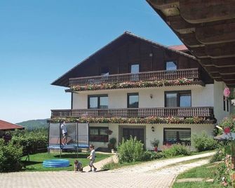 70qm-ferienwohnung auf Zwei Stockwerken für bis zu Vier Personen - Grainet - Edificio