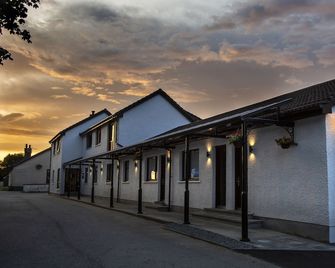 The Skye Inn - Portree - Building
