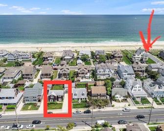 Bay Head Colonial - around the corner from the beach! - Bay Head
