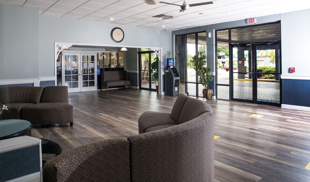 Days Inn by Wyndham Stuart - Stuart - Lobby