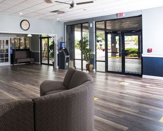 Days Inn by Wyndham Stuart - Stuart - Lobby