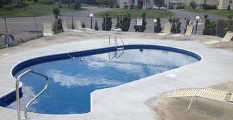 Top Hill Motel - Saratoga Springs - Bể bơi