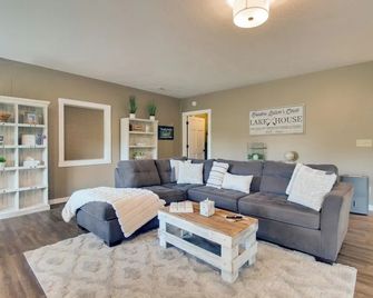 Waterfront Home Near Mark Twain National - Poplar Bluff - Huiskamer