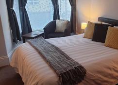 Lockinbar Holiday Apartments - Tenby - Camera da letto