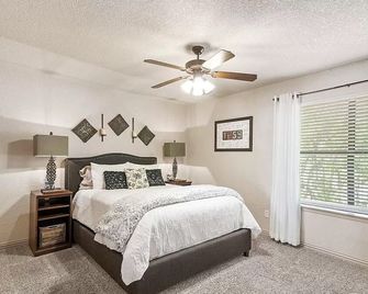 Cozy Lake House right on Amon G Carter Lake - Bowie - Habitación