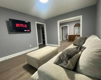 Home Away From Home - Newport News - Living room