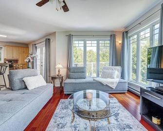 Sutton's montagne view - Sutton - Living room