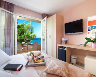 Hotel Maritimo - Makarska - Slaapkamer
