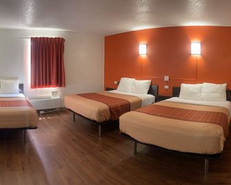 Regal 8 Inn & Suites - Lincoln - Ložnice