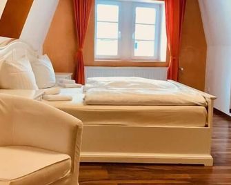 Hotel am Markt - Saarburg - Slaapkamer
