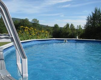 Gi'temps Couette Et Cafe B&b - Granby - Pool