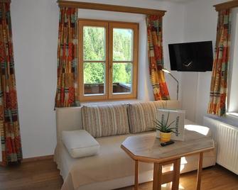 Sunny apartment with balcony and beautiful view - Lunz am See - Living room