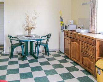 Lovely home in Quemper Guézénnec with WiFi - Quemper-Guézennec - Comedor