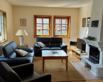 Romantische Reetgedeckte Bauernhaushälfte in Alt Rehse - Penzlin - Huiskamer