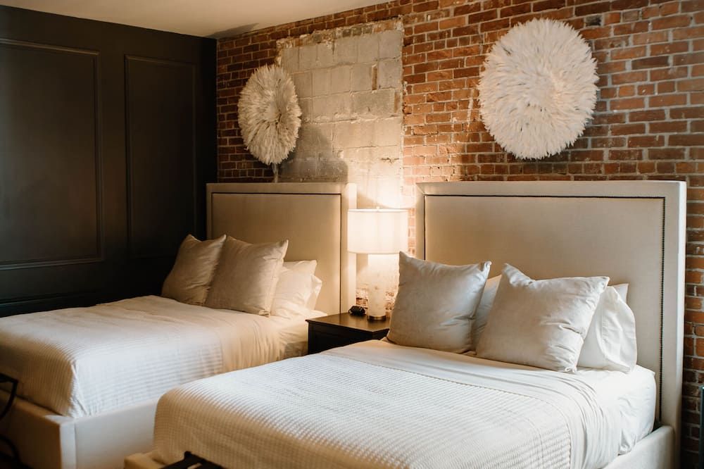 Hatchery Hotel & Event Center - La Crosse - Schlafzimmer
