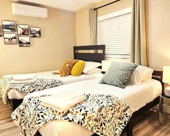 C2-Bungalow Renovated Quite safe Neighbor close to down town LA King-bed! - Alhambra - Ložnice
