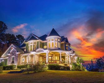 Chateau d'Amour - A Luxurious Modern Victorian Home, 5400 Sq Ft on A 2 Acre Lot! - Wake Forest - Gebouw