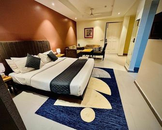 The Roseman Hotel & Suites - Ghaziabad - Schlafzimmer