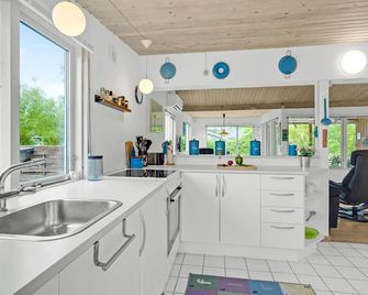 2 Bedroom Nice Home In Vordingborg - Vordingborg - Kitchen