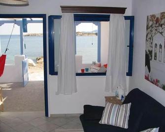 Kimolia Gi - Kimolos - Living room