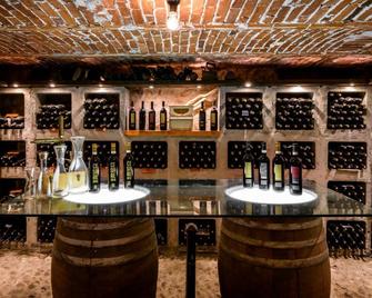 Cantina Anzivino - Affittacamere - Gattinara - Bar