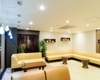 Osaka Fujiya Hotel - Osaka - Lobi