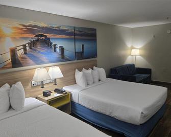 Days Inn & Suites by Wyndham Tampa / Raymond James Stadium - Tampa - Bedroom