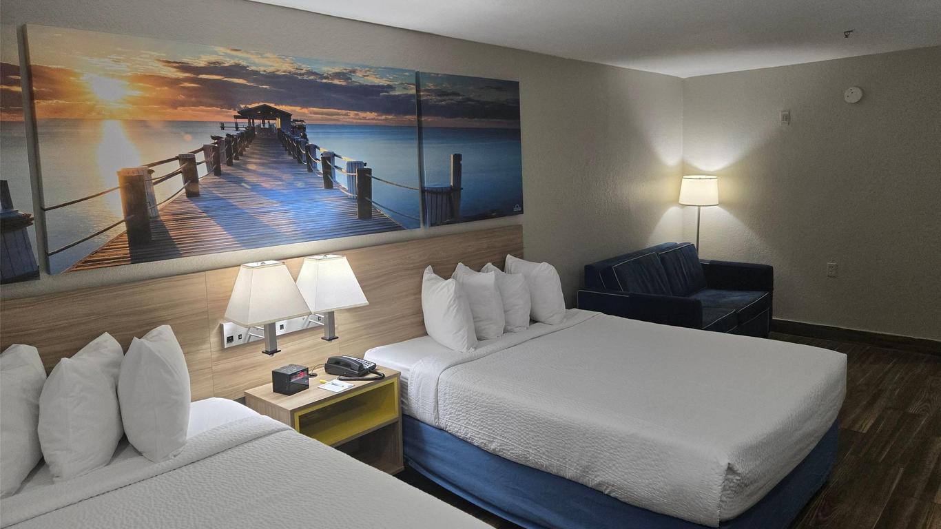 Days Inn & Suites by Wyndham Tampa / Raymond James Stadium