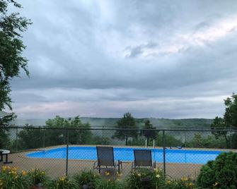 Carlton Marion Inn - Yellville - Pool
