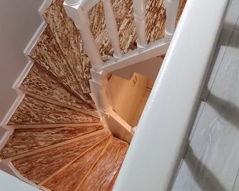 Cozy 2-bedroom, living room, garden, house in Marmaris with AC, WiFi, Netflix - Marmaris - Aufgang