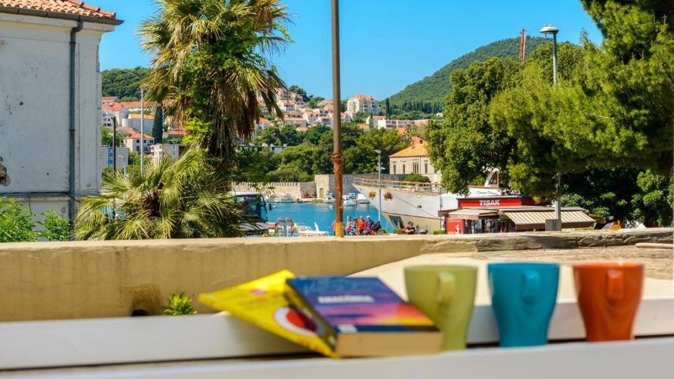 歐羅阿德利亞旅舍