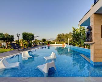 Villa Nasia, 3 Bedrooms Villa in Latchi - Neo Chorio - Piscina