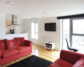 Riverview Apartments - Glasgow - Living room
