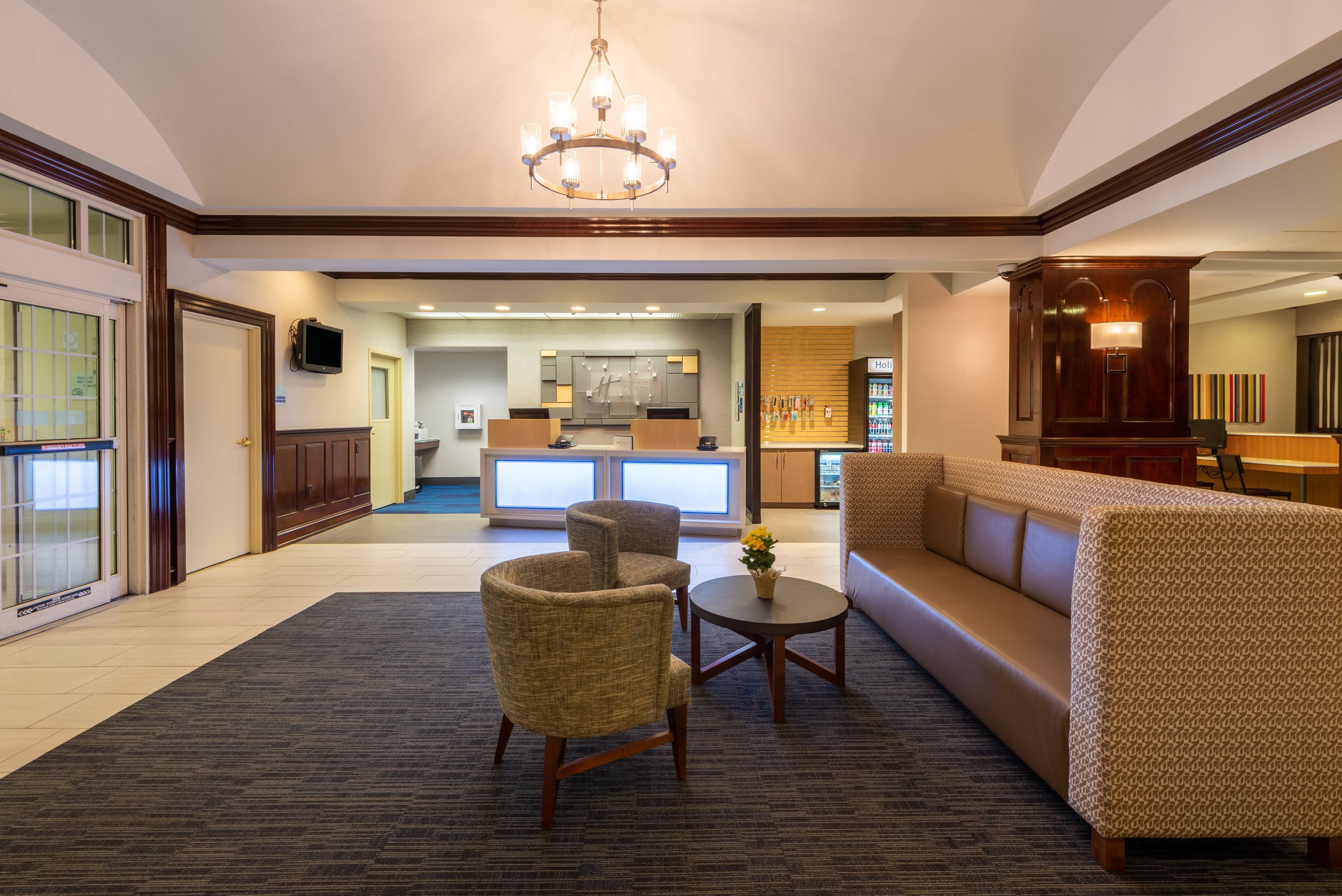 Holiday Inn Express State College @williamsburg Sq By IHG - סטייט קולג' - לובי