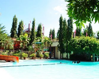 DJ Paradise Hotel - Malolos - Piscina