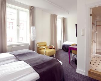 Home Hotel Savoy - Oslo - Bedroom