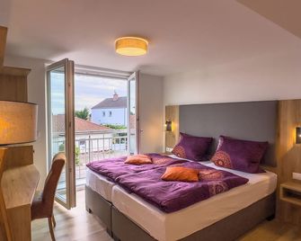 Hotel Restaurant Traube Kallstadt - Kallstadt - Schlafzimmer