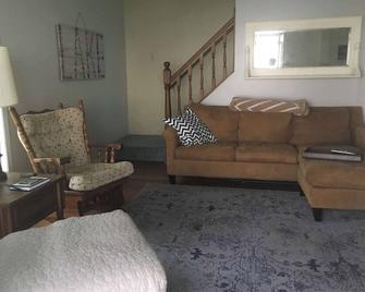 Lakefront home on breathtaking Lake Huron. - Harbor Beach - Living room