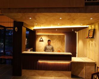 The Boat Club - Karjat - Recepción