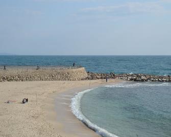 Antibes Vacances - Antibes - Beach