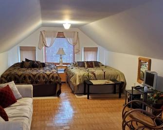 Cozy cabin in the woods on Big Trade Lake - Grantsburg - Habitación