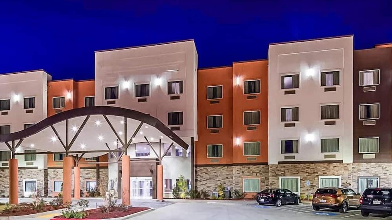 Del-Mar Airport Inn & Suites