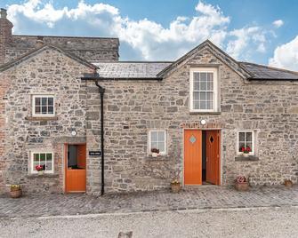 perfect for two people - Clarecastle - Building